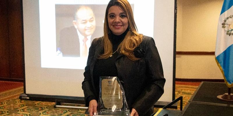 Directora de Onsec recibe reconocimiento
