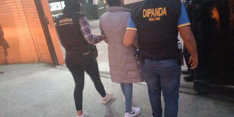 Decomisan armas y drogas a presuntas pandilleras en allanamientos