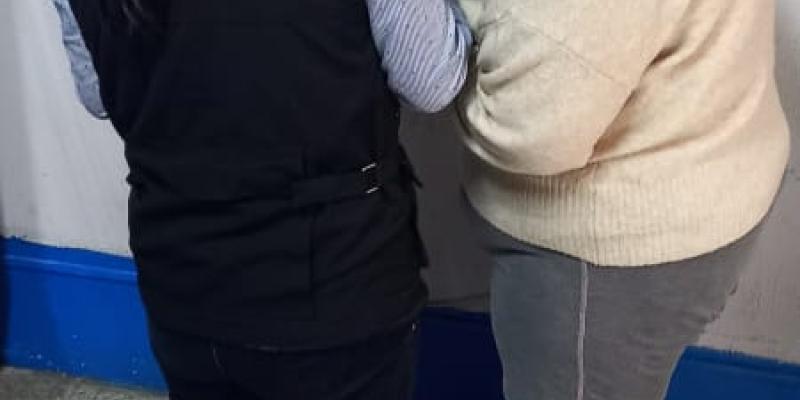 Investigadores policiales notifican a reclusas por nuevos procesos judiciales