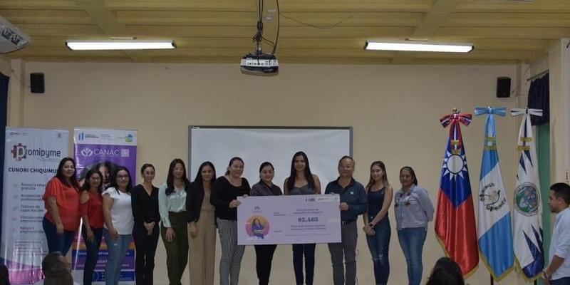 Emprendedoras reciben capital de trabajo no reembolsable 