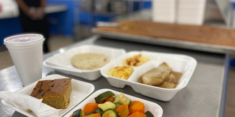 Alimentos servidos en Comedor Social