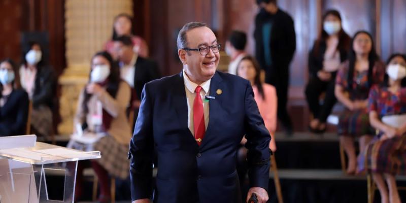 En Consulta con el Dr. Giammattei 