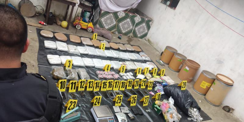 Investigación Criminal de PNC desmantela punto de venta de droga al menudeo en Chimaltenango
