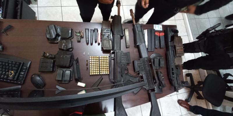 Localizan armas de grueso calibre durante allanamientos para capturar a alias Canche Heredia