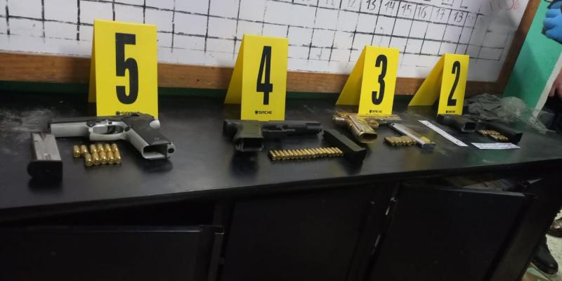 PNC decomisa armas de fuego y drogas durante requisa en Pavoncito