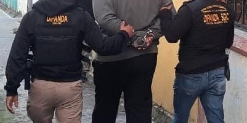 Denuncia permite captura de extorsionistas que exigían Q15 mil