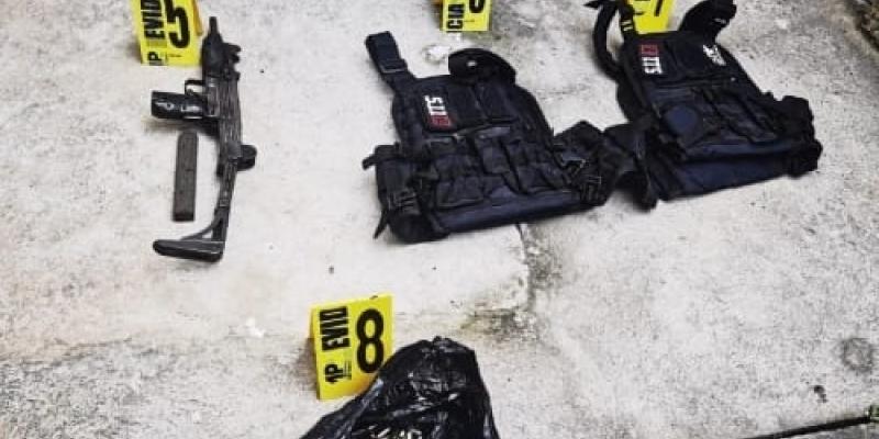 Decomisan subametralladora y recuperan vehículos con reporte de robo en allanamientos