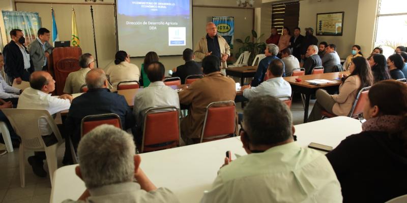 Recién nombrado viceministro del MAGA se reúne con equipo de trabajo 