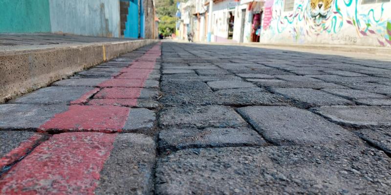 Fodes mejora calle en Panajachel, Sololá