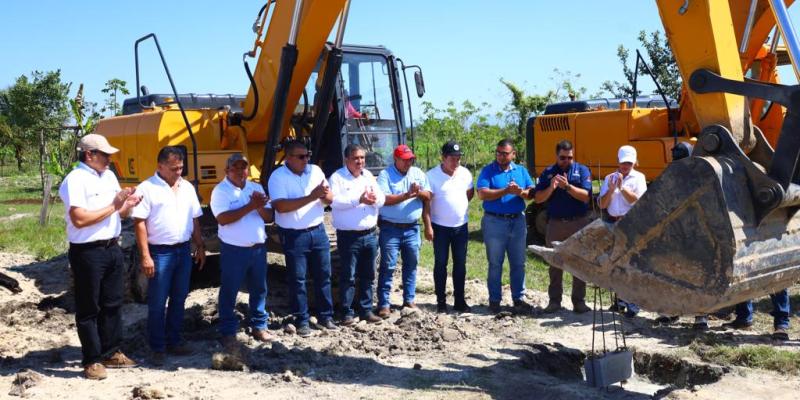 construcción Escuela Bicentenario en Morales, Izabal.  