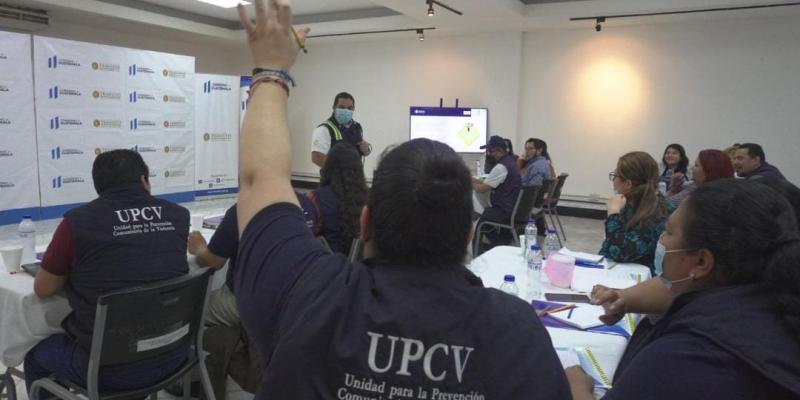 Capacitan a personal docente de UPCV sobre la Guía de Educación Vial