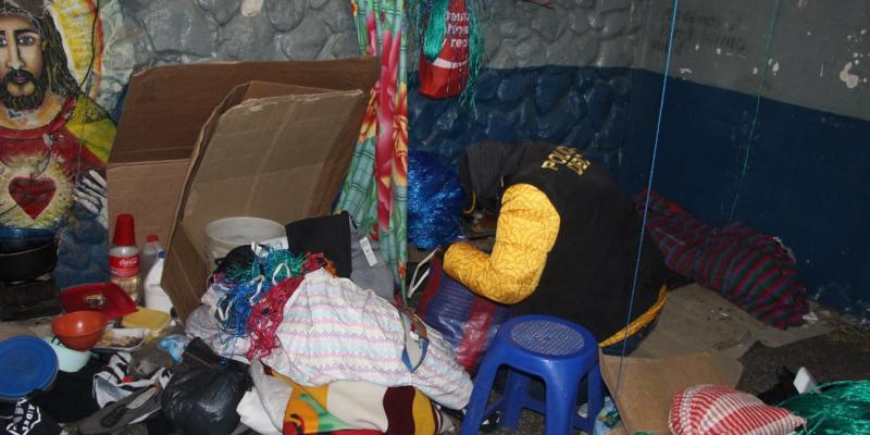 Localizan objetos punzocortantes y otros ilícitos durante requisas simultáneas en centros carcelarios