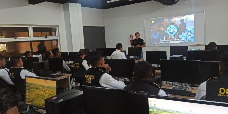 Personal de Ciberdelitos capacita a investigadores de criminalística