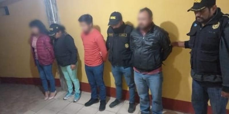 Investigadores detienen a presuntos extorsionistas en Chimaltenango
