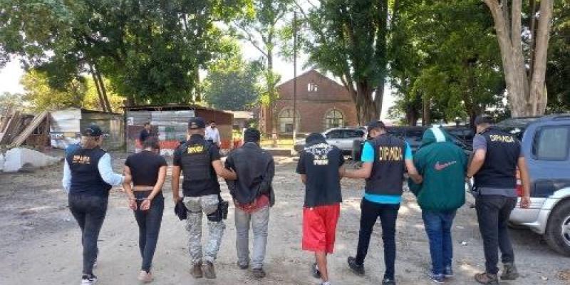 Operativo deja tres adultos y dos menores puestos a disposición por extorsión