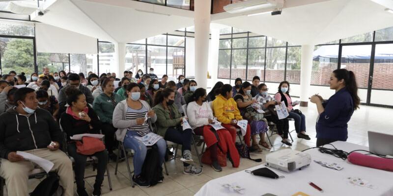 Charla a padres de niños sordos 