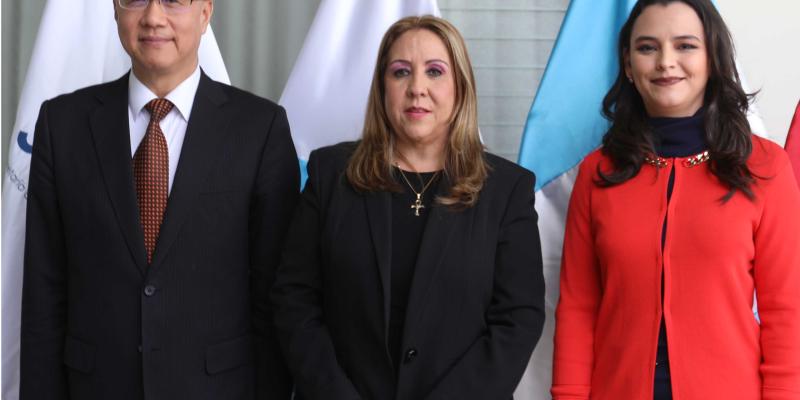 DONACIÓN DE LA EMBAJADA DE LA REPÚBLICA DE CHINA (TAIWÁN) Y LA SECRETARIA DE OBRAS SOCIALES DE LA ESPOSA DEL PRESIDENTE DE LA REPÚBLICA