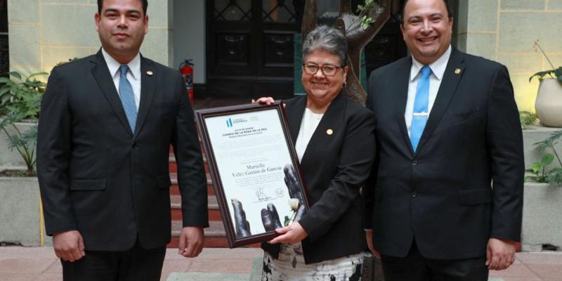 Minex efectúa cambio de la Rosa de la Paz