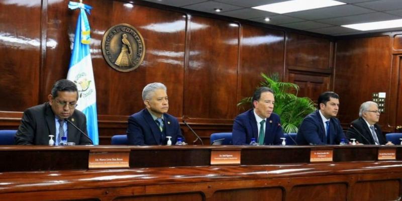 Conferencia de prensa sobre Fitch Ratings 