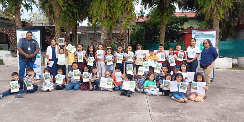  Vecinos y estudiantes de El Chal, Petén, capacitados sobre gestión de residuos y desechos