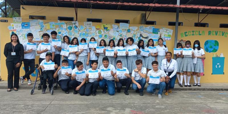 Estudiantes y docentes en Izabal son certificados con diplomados del MARN