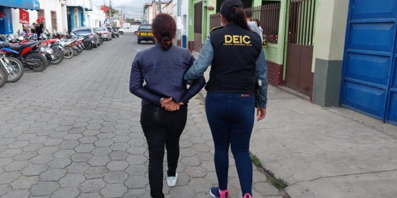 Capturan a 13 personas por ofrecer premios y plazas laborales a cambio de dinero