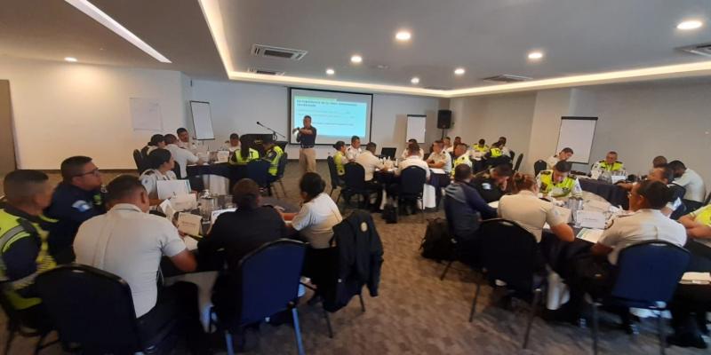 Capacitan a agentes de policía para prevenir ingreso de menores a pandillas