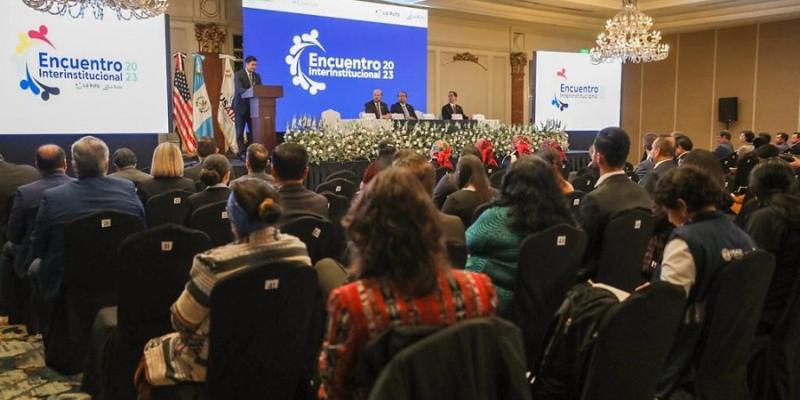 El Ministro de Economía Dr.  Janio Rosales aperturó el evento. 
