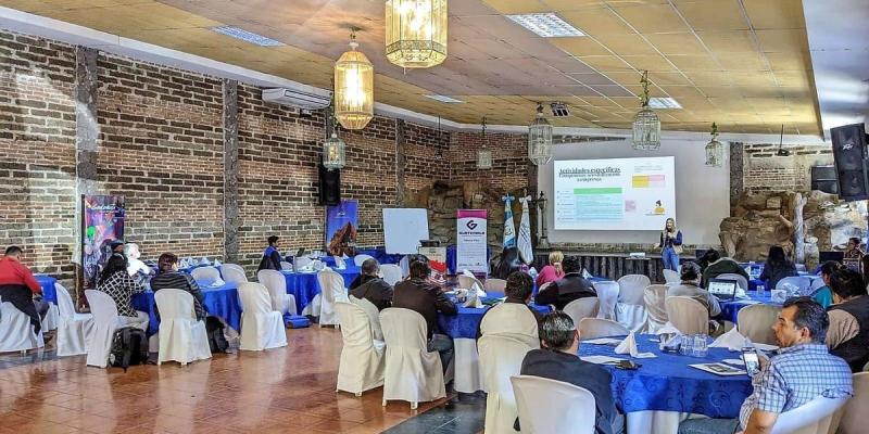 empresarios reciben  capacitación para integrar las mesas