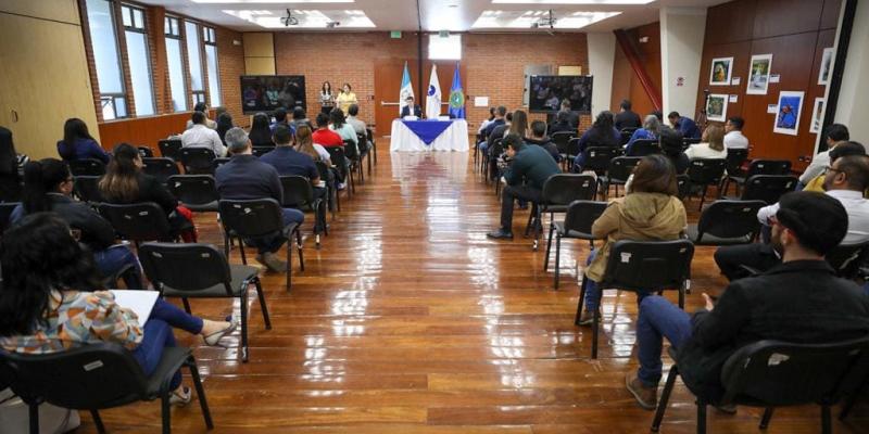 Representantes de empresas durante la capacitación.