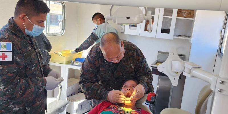 Ejército de Guatemala realiza jornadas médicas y odontológicas en Tajumulco e Ixchiguán.