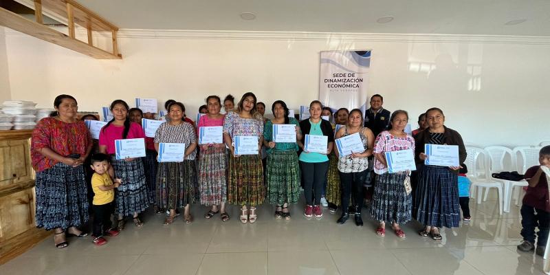 30 mujeres emprendedoras realizaron taller sobre ámbito empresarial