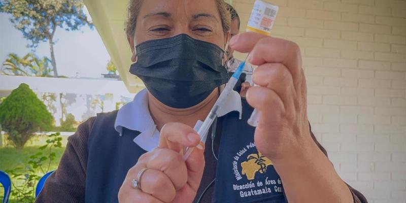 La Influenza es una enfermedad respiratoria contagiosa, por lo que se recomienda vacunarse una vez al año para prevenirla