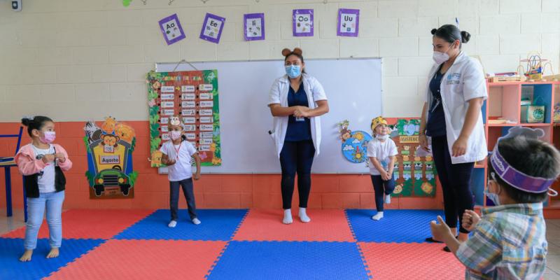 En los CAI se brindan cuatro tiempo de alimentación balanceada para mantener el peso y talla de las niñas y niños atendidos.
