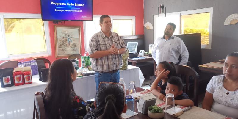 60 empresarios conocen los beneficios para obtener el distintivo Sello Blanco