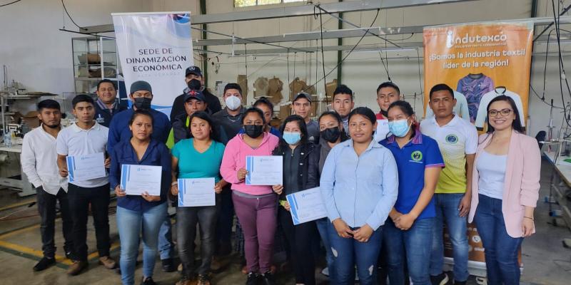 Textileros de Alta Verapaz reciben apoyo del Mineco