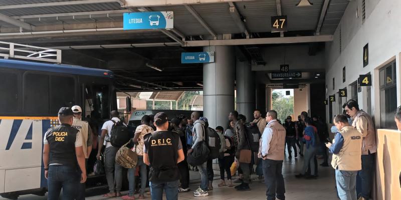 Especialistas de la DEIC remitieron a migración a 44 extranjeros