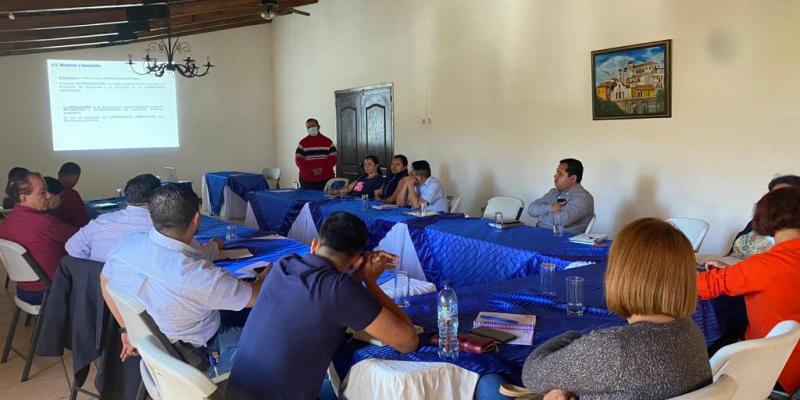 Mipymes reciben taller sobre obtención de licencias ambientales en Jalapa