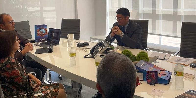 El Ministro de Economía Dr.  Janio Rosales se reunió con empresarios del sector automotriz.