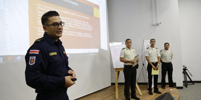 Policías exponen casos y experiencias sobre Ética Policial y Panorama Regional de los DDHH