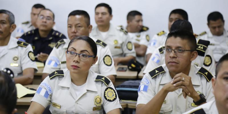 Mandos policiales de Centroamérica y México continúan formándose en el uso de la fuerza y principios humanitarios