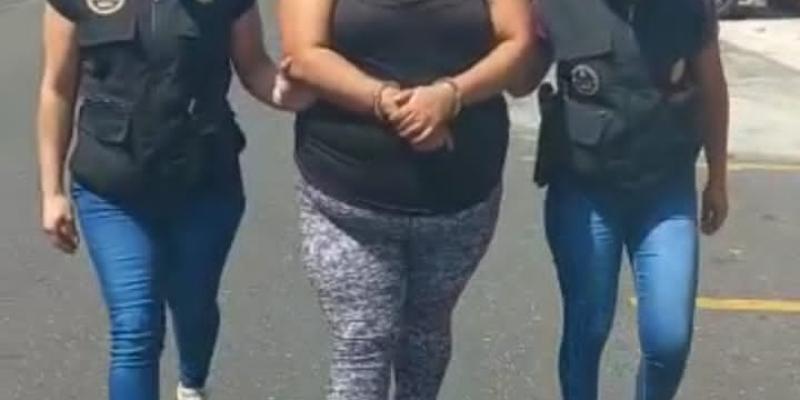 Mujer implicada en asesinar a tres hombres es detenida