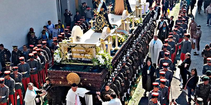 Viacrucis procesional de Jesús Nazareno de la Misericordia y Virgen de Dolores de la Cuasiparroquia Personal Castrense “San Miguel Arcángel”