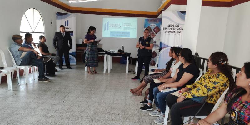 Empresarios de Baja Verapaz reciben capacitación para la Implementación de la  Factura Electrónica en sus negocios