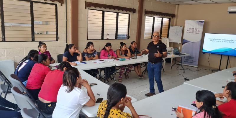 Ministerio de Economía impulsa la formalización empresarial en Chiquimula