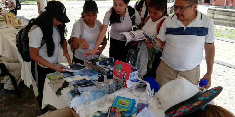 Juventud aprende sobre clasificación de desechos y economía circular