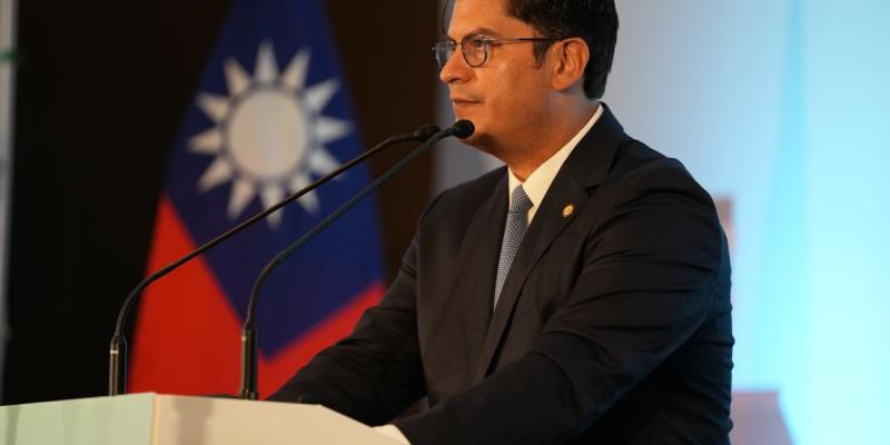 Janio Rosales, Ministro de Economía de Guatemala