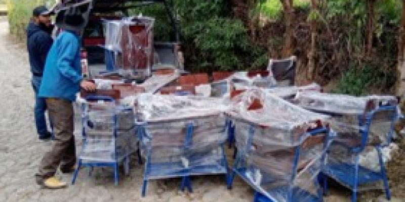 Más de cien centros educativos de San Marcos reciben mobiliario escolar