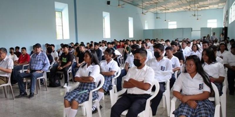 Estudiantes participan en Campaña de Verano