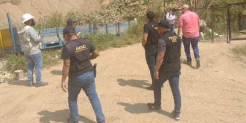 Extraen arena en Río Villa Lobos de forma ilícita en área de Mixco, Guatemala 